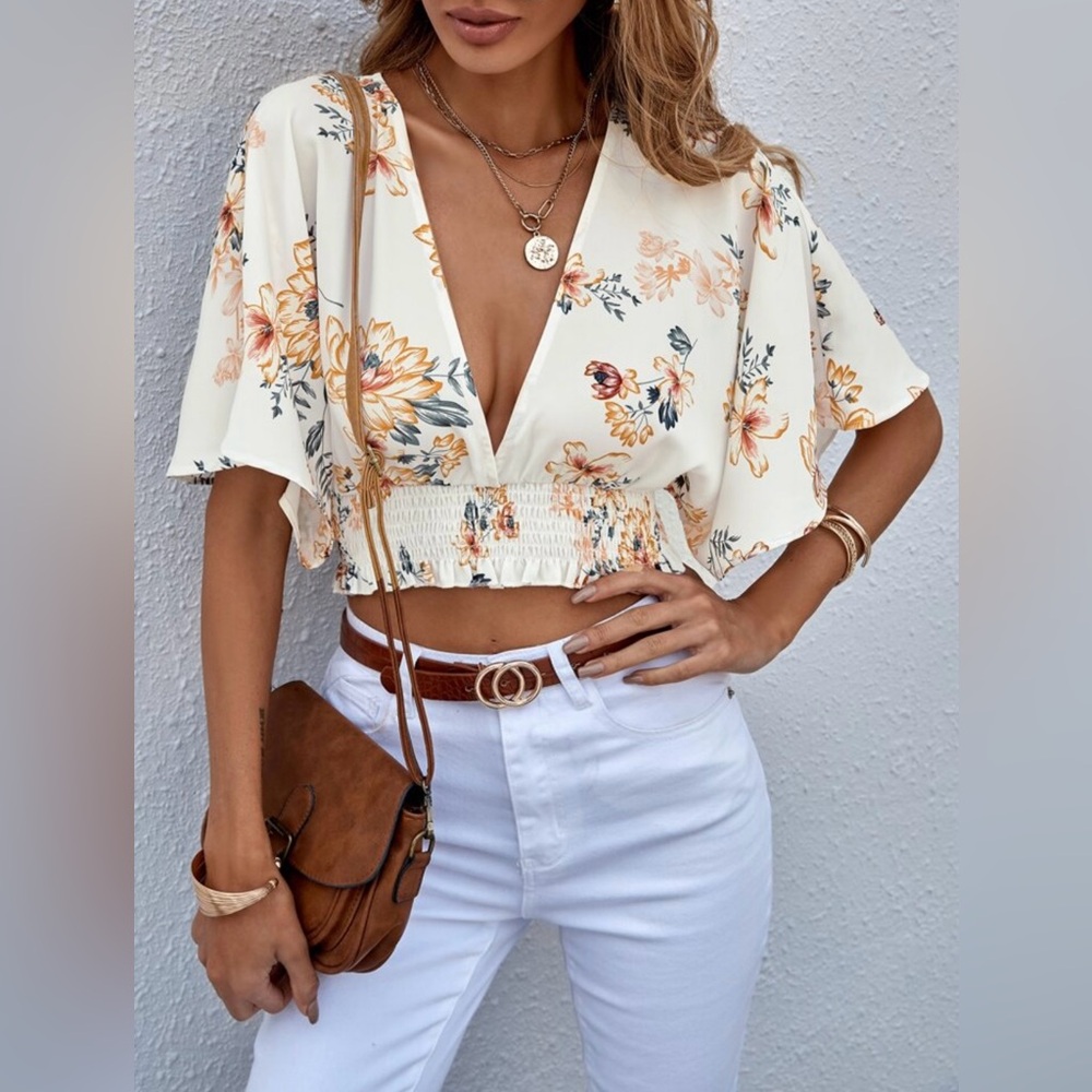 SHEIN Deep V neck short sleeve Floral Boho crop top in white, small - Picture 3 of 8